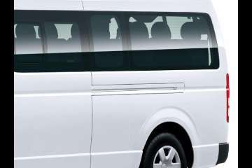両側スライド式リヤサイドガラス(UVカットグリーン)運転席側スライド式・助手席側固定式リヤクォーターガラス(UVカットグリーン)バックドアガラス(UVカットグリーン)