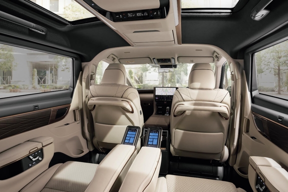 Executive Lounge（ハイブリッド・E-Four）